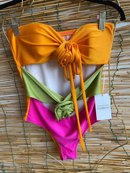 Rose applique strapless cut-out one piece tricolor - (MAR-2004)